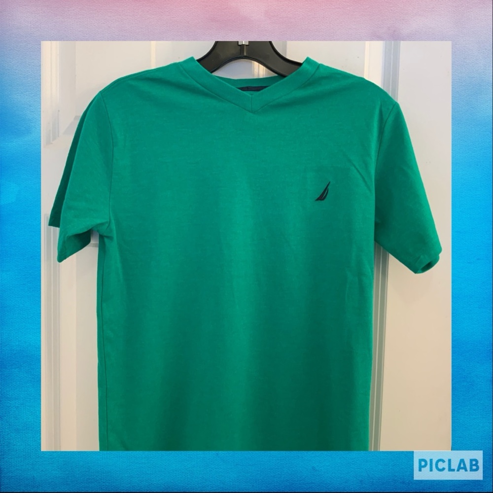 Nautica V-Neck T-Shirt NWT - Boys Large - Green